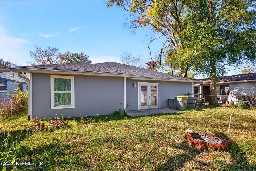 Exterior details and patio area of a home in , Jacksonville (Image 3).