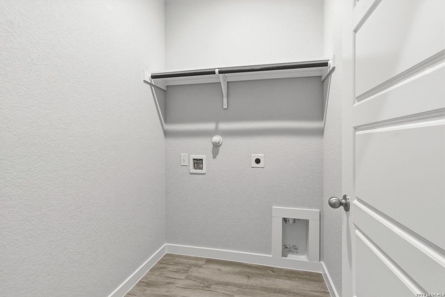 Spacious, unfurnished interior of a new home in Red Hawk Landing, San Antonio (Image 26).