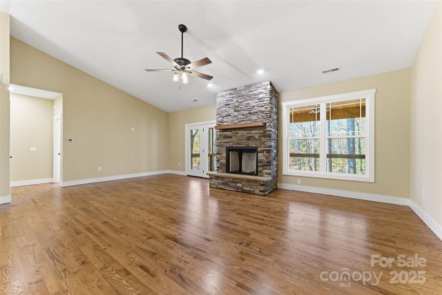 Spacious, unfurnished interior of a new home in , Hendersonville (Image 19).