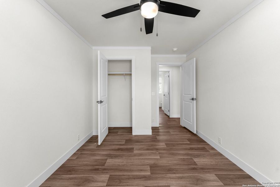 Spacious, unfurnished interior of a new home in , La Vernia (Image 26).