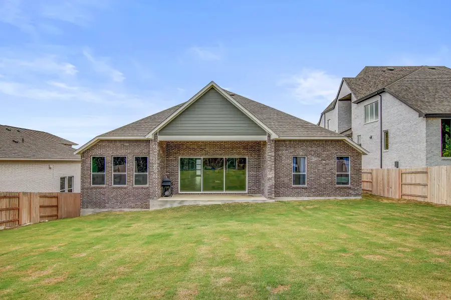 Exterior details and patio area of a home in , San Marcos (Image 3).