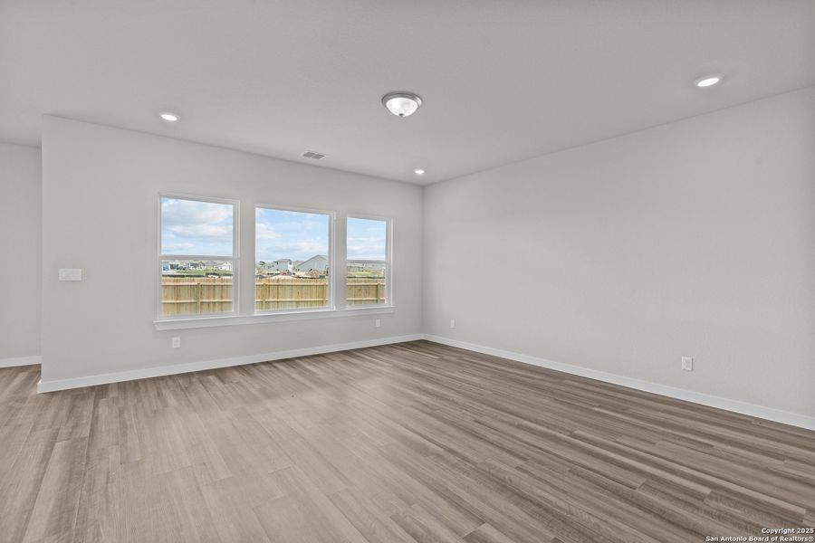 Spacious, unfurnished interior of a new home in Weltner Farms 50’s, New Braunfels (Image 22).