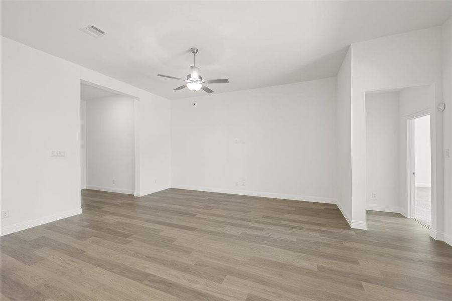 Spacious, unfurnished interior of a new home in Kentsdale Farms, DeSoto (Image 18). Spacious, unfurnished interior of a new home in Kentsdale Farms, DeSoto (Image 18).