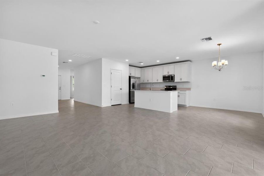 Spacious, unfurnished interior of a new home in Brighton, Venice (Image 11).