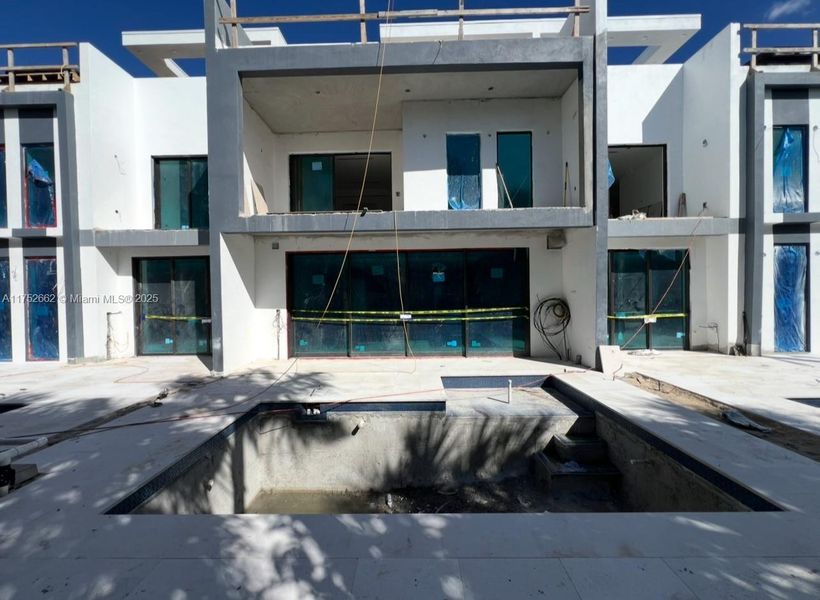 Oversize pool with large balcony overlooking the pool