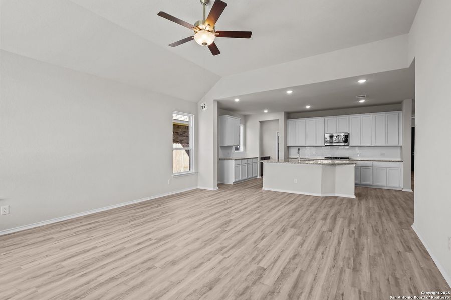 Spacious, unfurnished interior of a new home in Stillwater Ranch 45', San Antonio (Image 28). Spacious, unfurnished interior of a new home in Stillwater Ranch 45', San Antonio (Image 28).