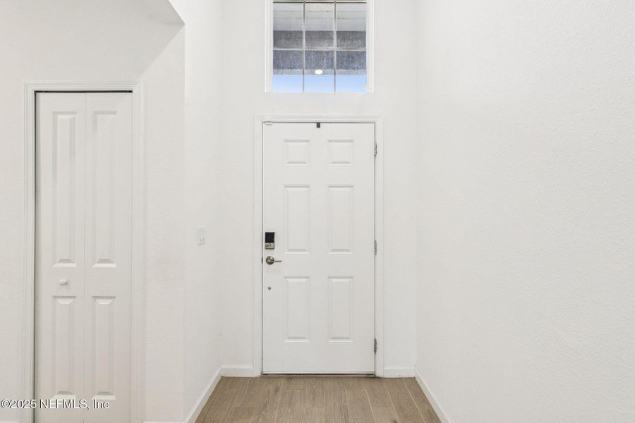 Spacious, unfurnished interior of a new home in , Green Cove Springs (Image 39).