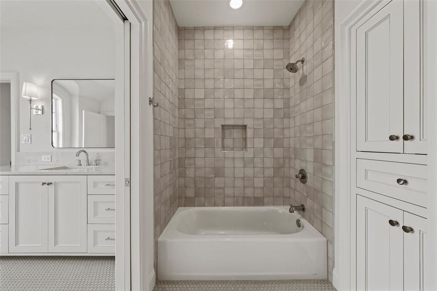 Furnished interior view inside a new home in , McGregor (Image 19).
