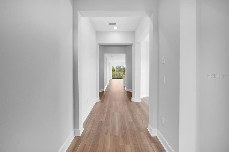 Spacious, unfurnished interior of a new home in Hammock at Two Rivers, Zephyrhills (Image 19).