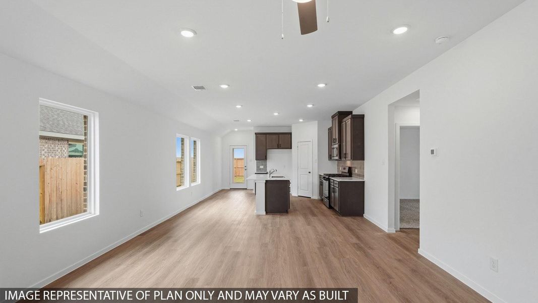 Spacious, unfurnished interior of a new home in Cypress Green, Tomball (Image 15).