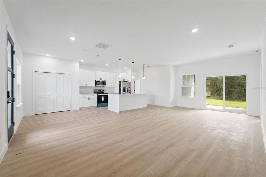 Spacious, unfurnished interior of a new home in , Ocala (Image 28).