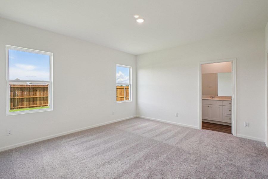 Spacious, unfurnished interior of a new home in Sunset Oaks, Maxwell (Image 25).