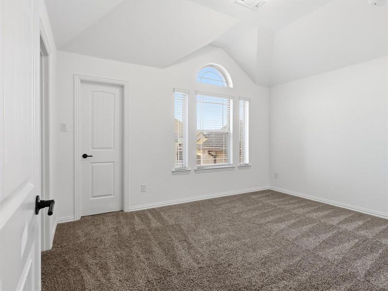 Spacious, unfurnished interior of a new home in , Mansfield (Image 22).