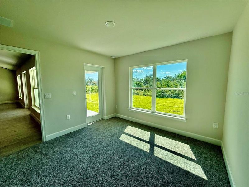 Spacious, unfurnished interior of a new home in South Gulf Cove, Port Charlotte (Image 10).