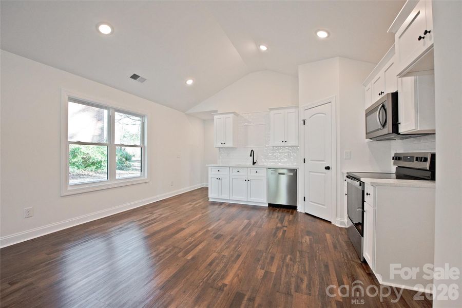 Spacious, unfurnished interior of a new home in , Kannapolis (Image 25).