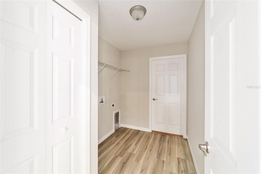 Spacious, unfurnished interior of a new home in , Citrus Springs (Image 12).