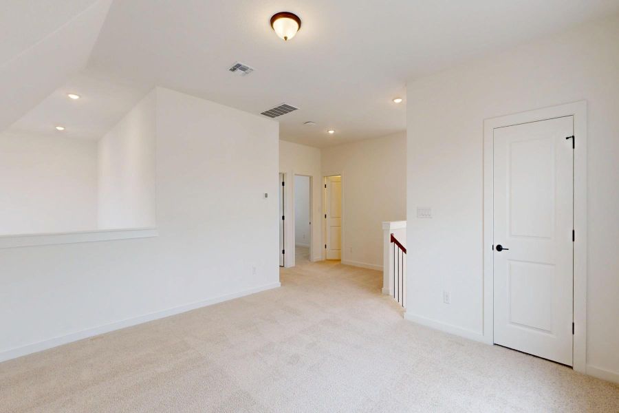 Spacious, unfurnished interior of a new home in Heritage, Dripping Springs (Image 9).