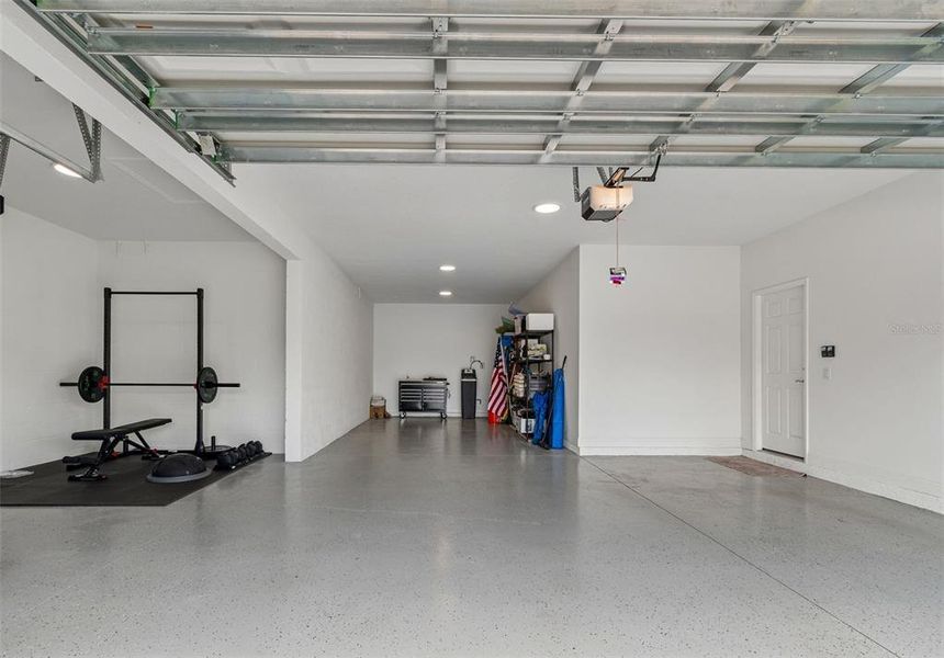 Spacious, unfurnished interior of a new home in Whispering Oaks Preserve, Wesley Chapel (Image 24).