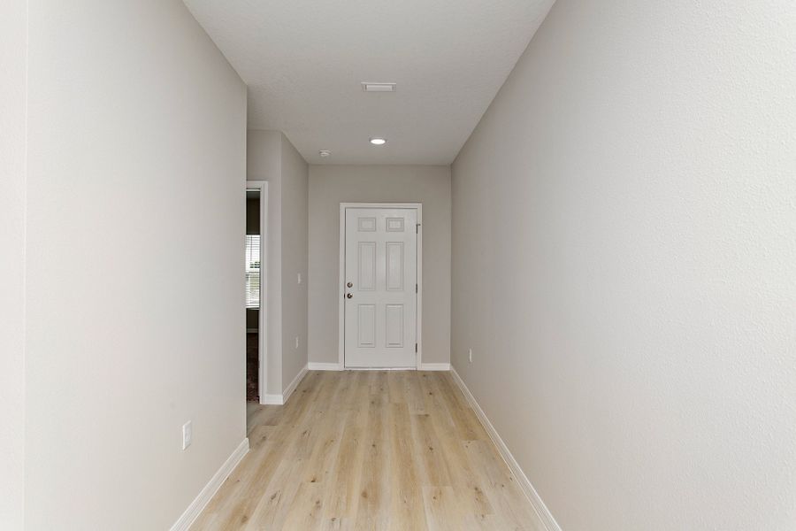 Spacious, unfurnished interior of a new home in Two Rivers, Zephyrhills (Image 23).