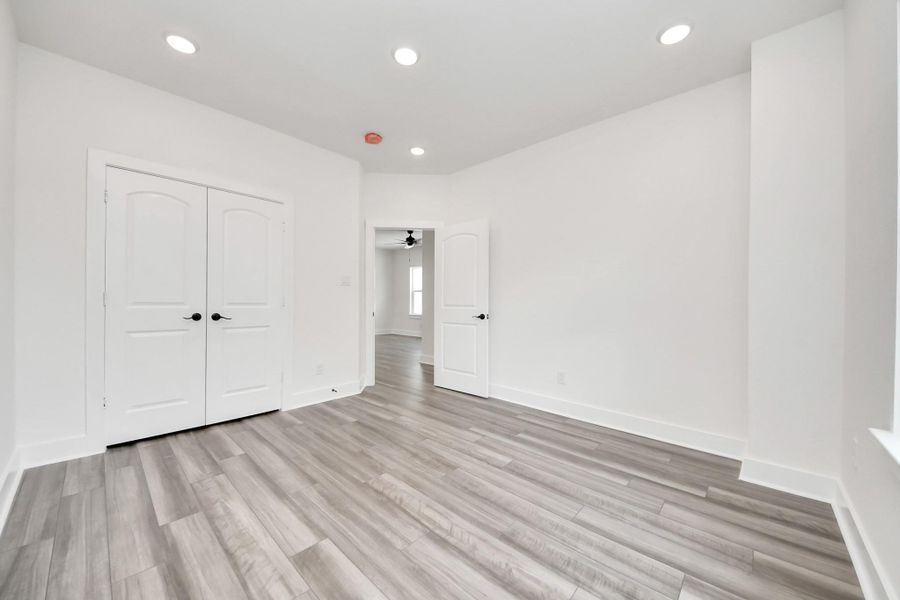 Spacious, unfurnished interior of a new home in , Houston (Image 13).