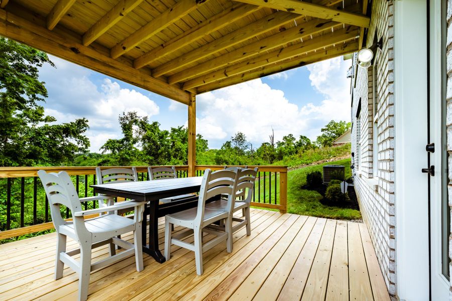 Representative exterior details of a home built from the Clay by Fischer Homes in Veranda Manor, Canton (Image 3).