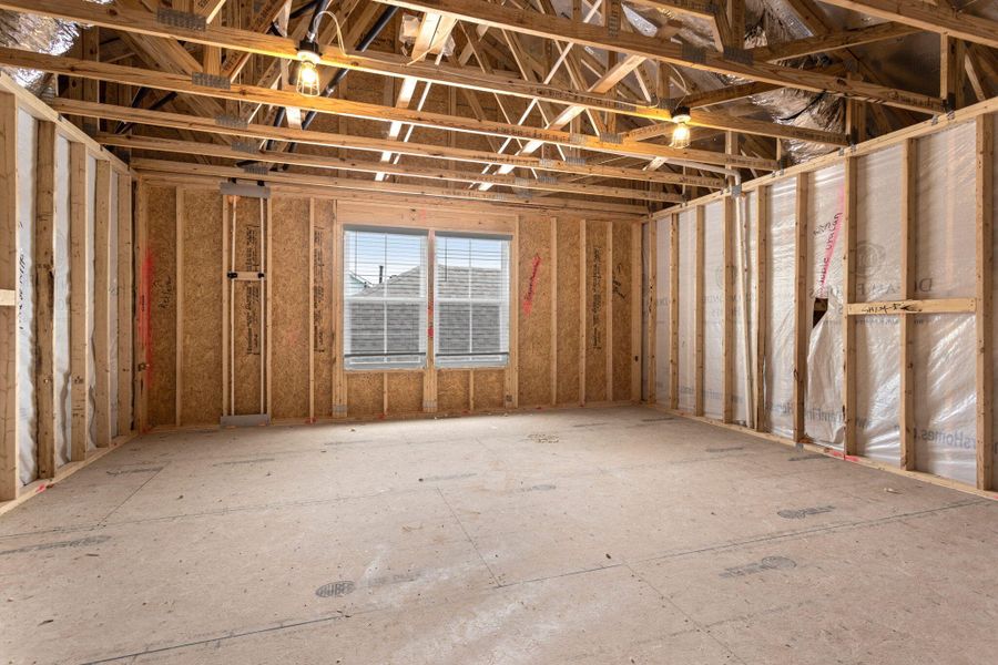 Spacious, unfurnished interior of a new home in Tidewater at Lakes of Cane Bay, Summerville (Image 19).