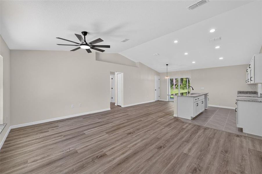 Spacious, unfurnished interior of a new home in , Ocklawaha (Image 21).