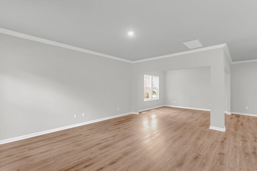 Spacious, unfurnished interior of a new home in Central Creek, Goose Creek (Image 20).