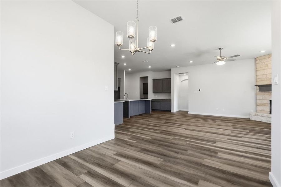 Spacious, unfurnished interior of a new home in Pyramid Acres, Benbrook (Image 23). Spacious, unfurnished interior of a new home in Pyramid Acres, Benbrook (Image 23).