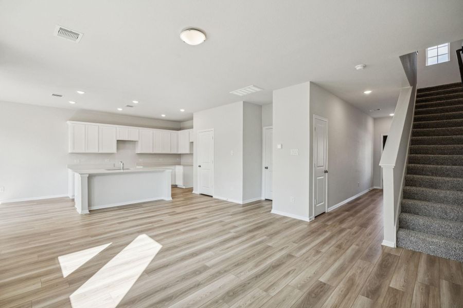 Spacious, unfurnished interior of a new home in Saint Tropez, Huffman (Image 12).