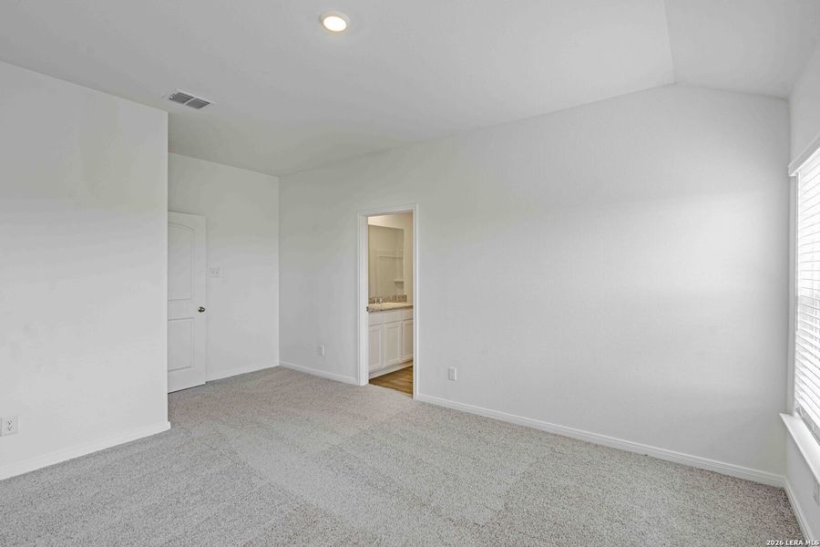 Spacious, unfurnished interior of a new home in , San Antonio (Image 11).