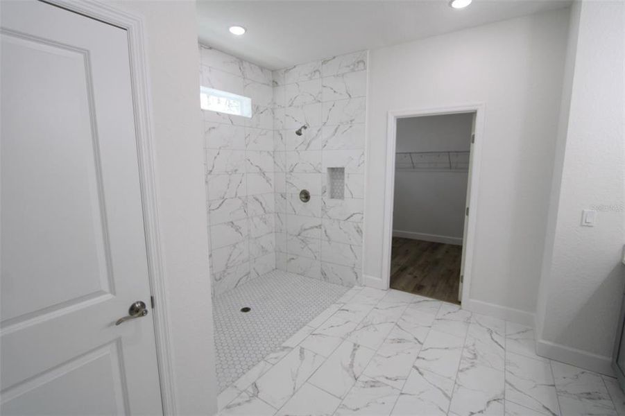 Spacious, unfurnished interior of a new home in , Citrus Springs (Image 5).