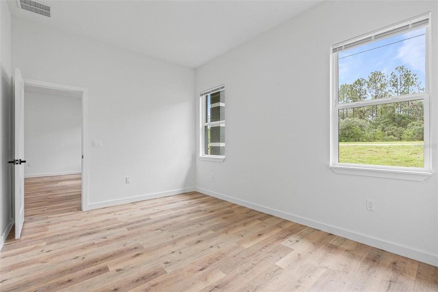 Spacious, unfurnished interior of a new home in , Citrus Springs (Image 16).