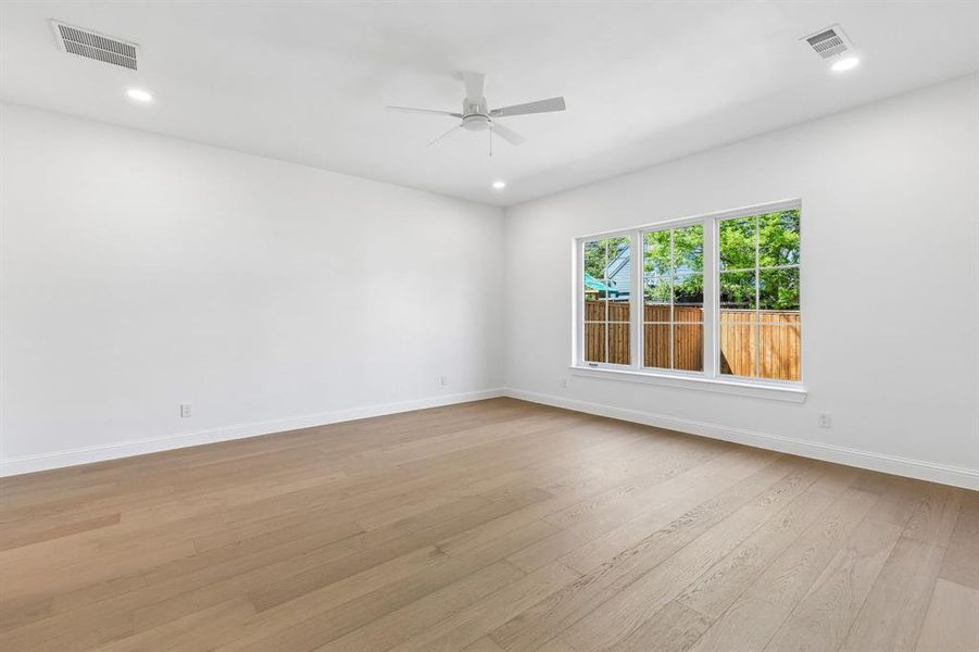 Spacious, unfurnished interior of a new home in , Dallas (Image 24).