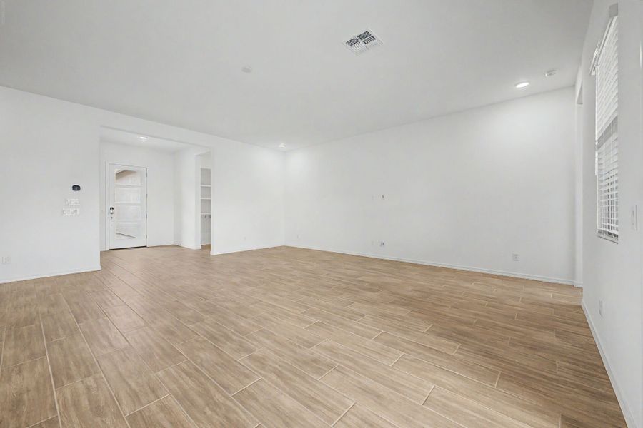Spacious, unfurnished interior of a new home in Empire Pointe, Queen Creek (Image 11).