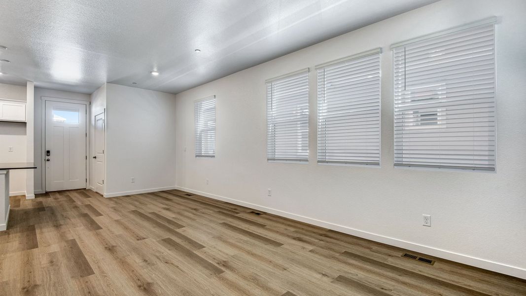 Spacious, unfurnished interior of a new home in Settlers Crossing, Commerce City (Image 14).