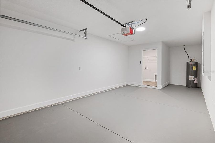 Spacious, unfurnished interior of a new home in , Dunnellon (Image 41).