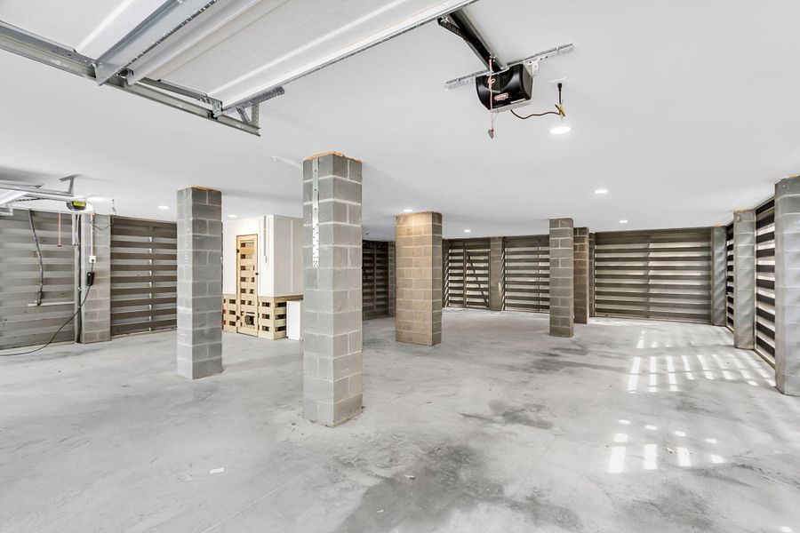 Spacious, unfurnished interior of a new home in Fiddler Cove, Mount Pleasant (Image 24).