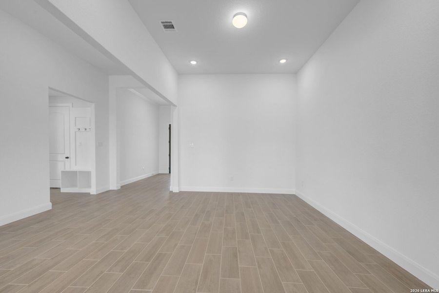 Spacious, unfurnished interior of a new home in Preserve at Annabelle Ranch, San Antonio (Image 48).