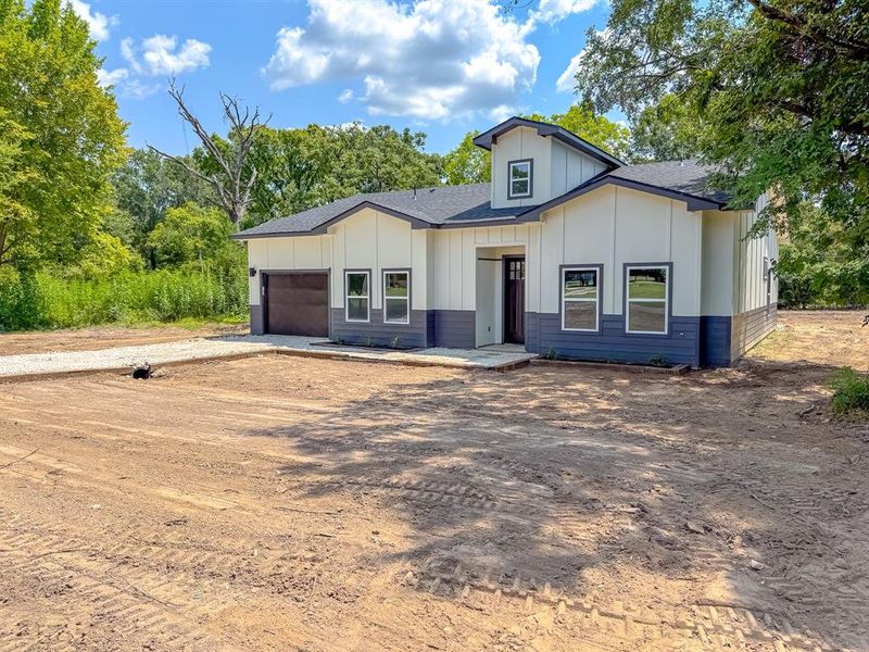 Front exterior of a new home in , Fairfield, TX, highlighting curb appeal (Image 17). Front exterior of a new home in , Fairfield, TX, highlighting curb appeal (Image 17).