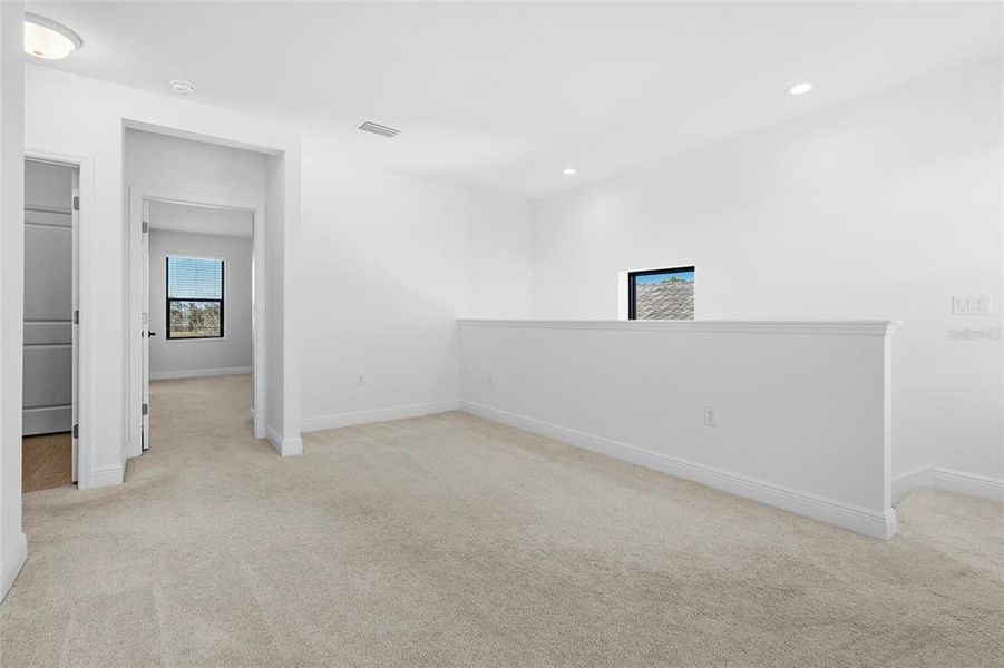 Spacious, unfurnished interior of a new home in , Sarasota (Image 48).