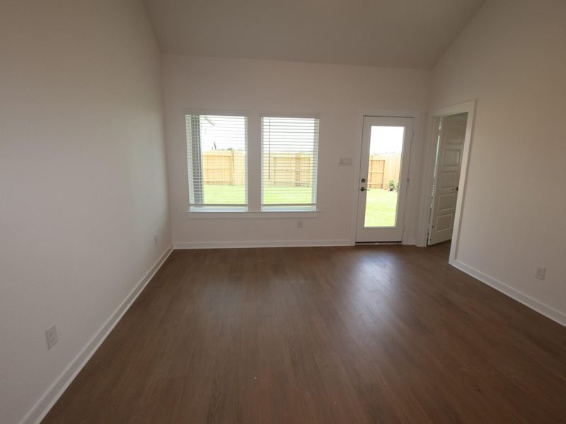 Spacious, unfurnished interior of a new home in Summerview, Fulshear (Image 6).