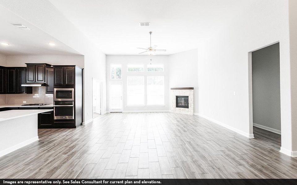 Spacious, unfurnished interior of a new home in Suncreek Estates, Rosharon (Image 10).