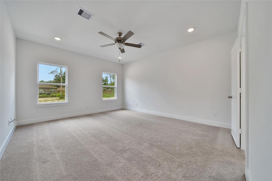 Spacious, unfurnished interior of a new home in Roman Forest, New Caney (Image 24).