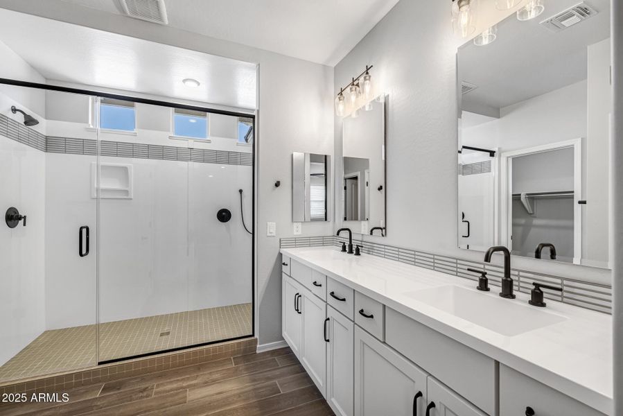 17)MASTER BATH UP 17)MASTER BATH UP