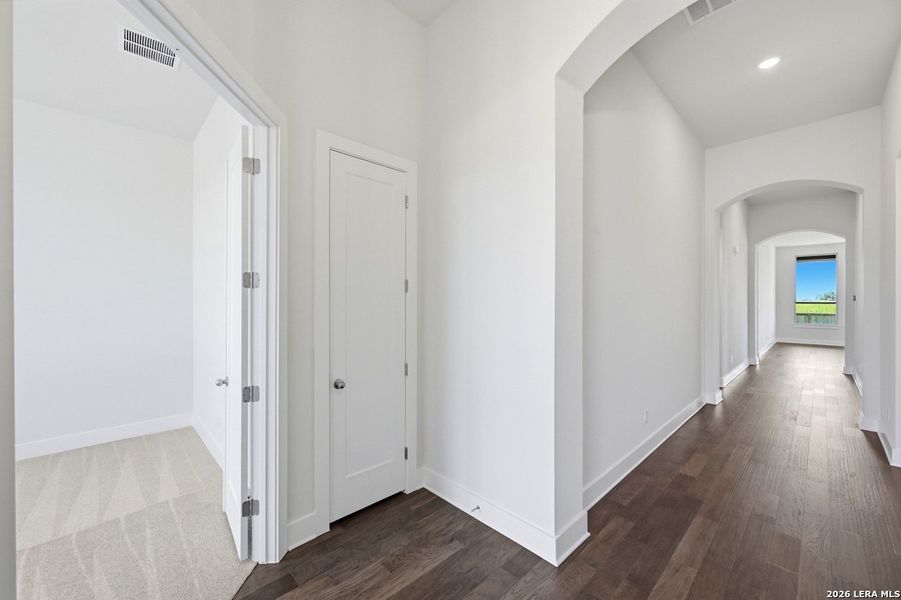 Spacious, unfurnished interior of a new home in Alsatian Oaks, Castroville (Image 13).