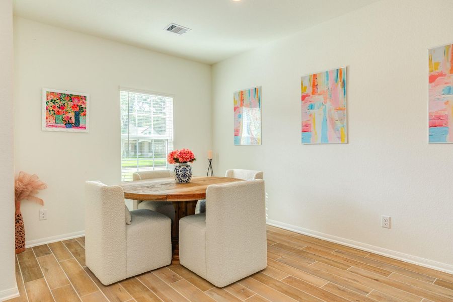 Furnished interior view inside a new home in Columbia Lakes, West Columbia (Image 9).