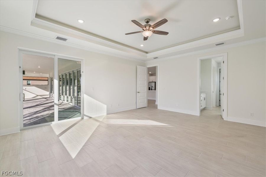 Spacious, unfurnished interior of a new home in Cape Coral, Cape Coral (Image 17).