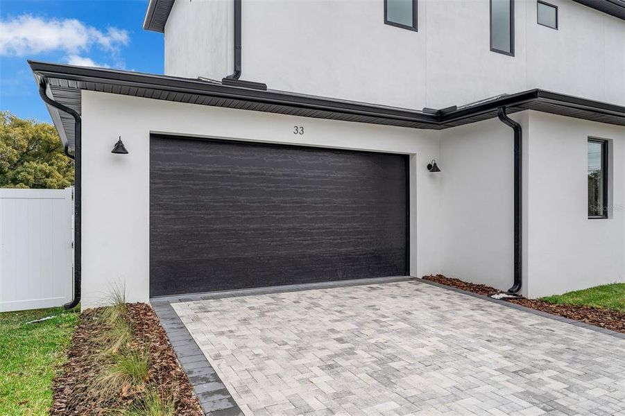 Exterior details and patio area of a home in , Orlando (Image 3).