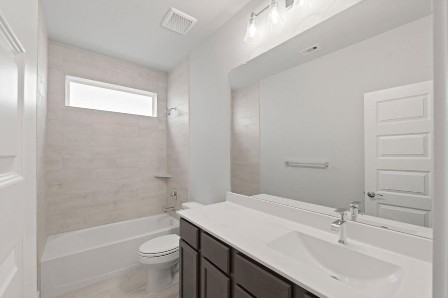 Furnished interior view inside a new home in Briarwood Crossing, Rosenberg (Image 3).